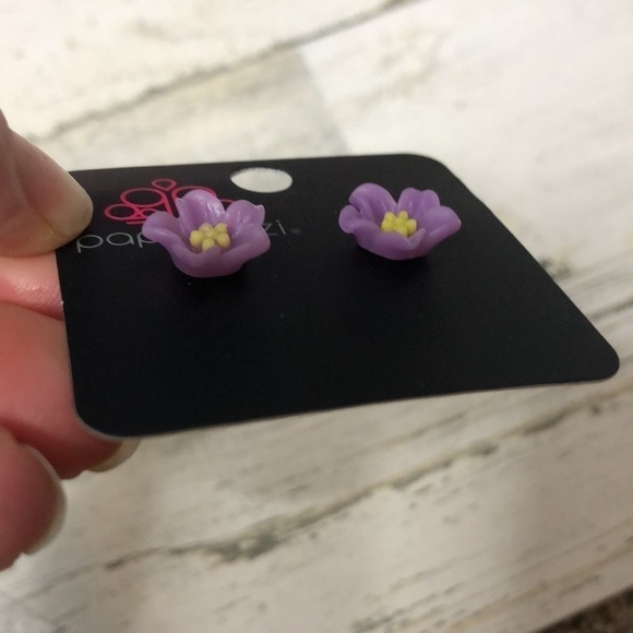 Paparazzi Purple Yellow Statement Stud Earrings New - Picture 2 of 3